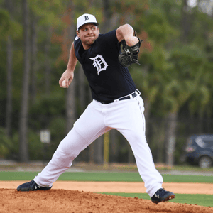 pitcher throwing with bad mechanics