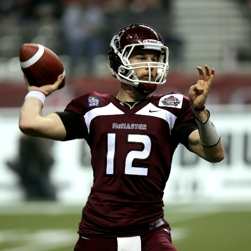 quarterback throwing image